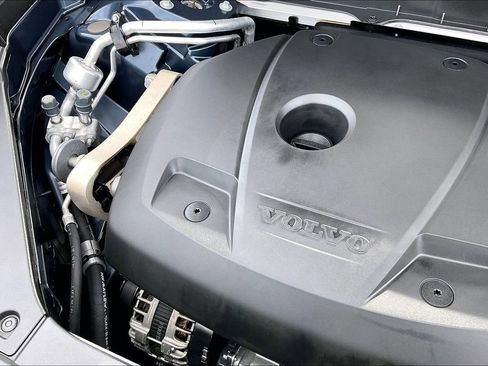 Used 2022 Volvo XC90 T6 Momentum w/ Advanced Package image 32