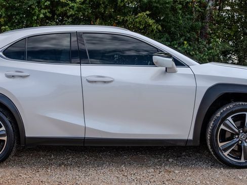 Used 2019 Lexus UX 200 FWD image 6