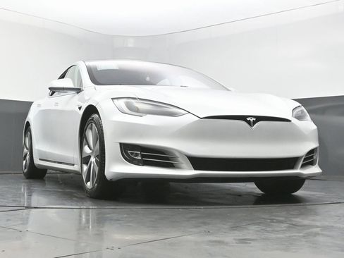 Used 2020 Tesla Model S Long Range Plus image 52