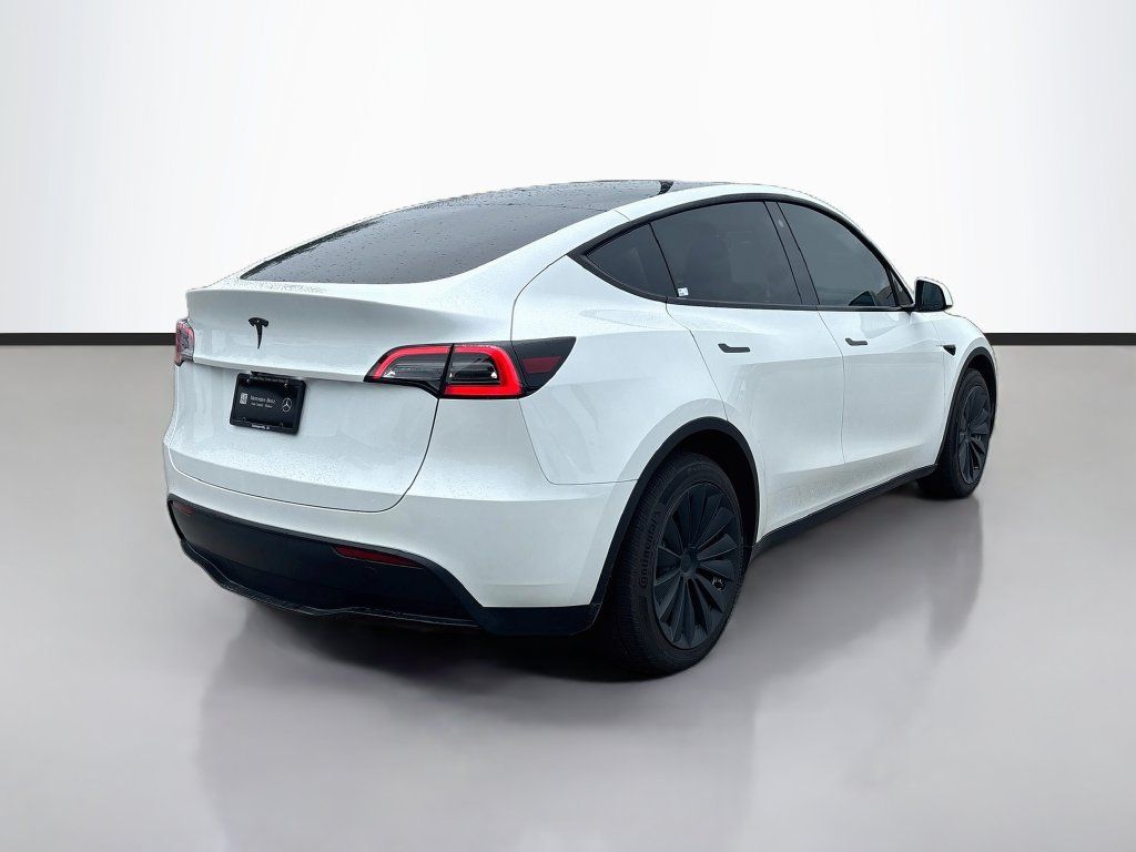 Used 2023 Tesla Model Y Long Range AWD/4WD image 3