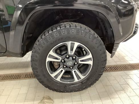 Used 2016 Toyota Tacoma TRD Sport w/ Towing Package image 9