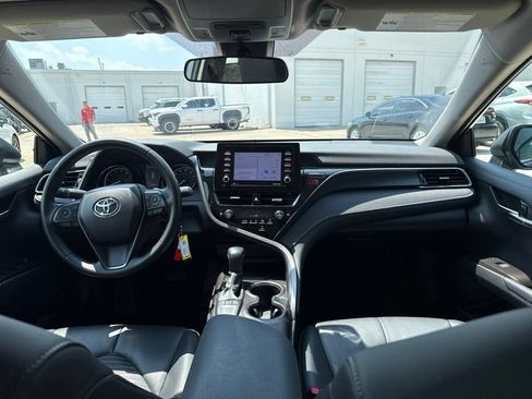 Used 2024 Toyota Camry SE FWD image 11