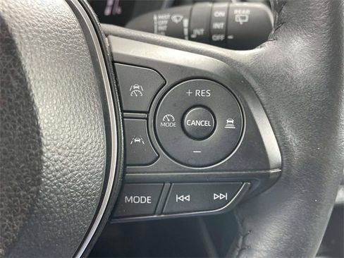 Used 2024 Toyota Corolla Cross XLE image 23