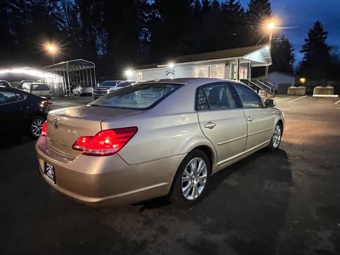 Used 2010 Toyota Avalon XLS image 7