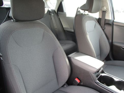 Used 2025 Kia K4 FWD image 33
