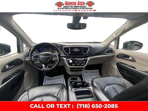 Used 2019 Chrysler Pacifica Touring-L image 27