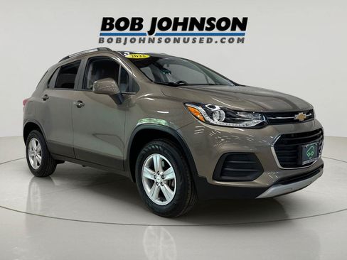 Certified 2022 Chevrolet Trax LT w/ LT Convenience Package AWD/4WD image 1