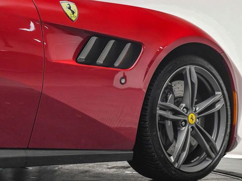 Used 2018 Ferrari GTC4Lusso image 31