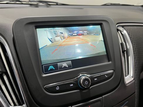 Used 2017 Chevrolet Malibu LT FWD image 18