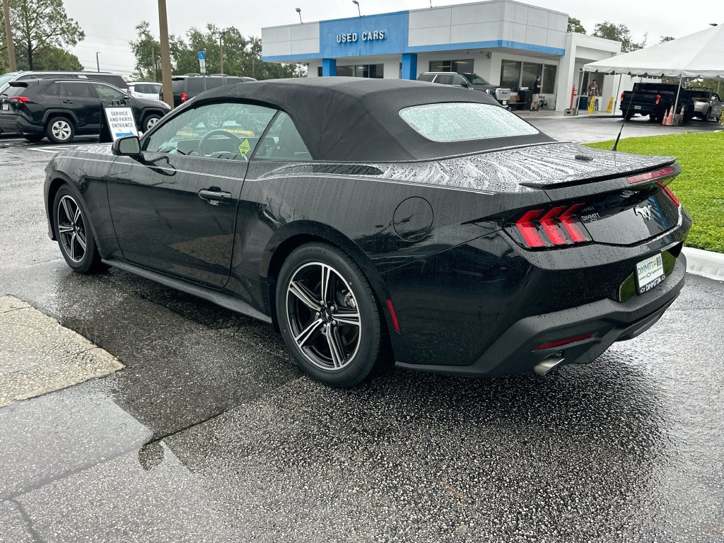 Used 2025 Ford Mustang Premium RWD image 7