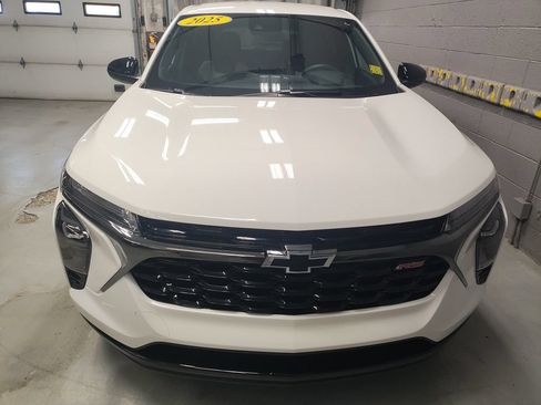 Used 2025 Chevrolet Trax RS w/ Driver Confidence Package FWD image 6