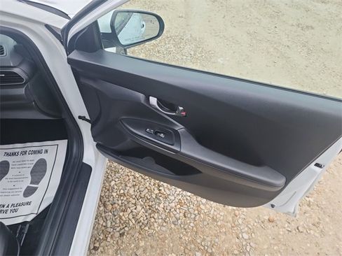 Used 2019 Hyundai Veloster 2.0 Premium image 12