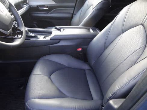 Used 2025 Toyota Grand Highlander AWD image 8