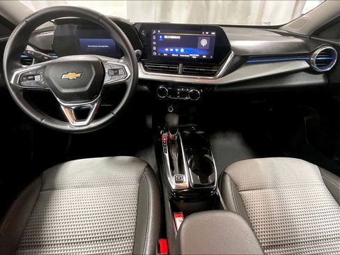 Used 2025 Chevrolet Trax LT w/ LT Convenience Package image 21