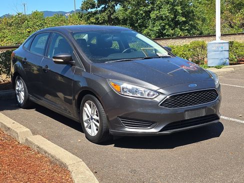 Used 2017 Ford Focus SE w/ Cold Weather Package FWD image 2