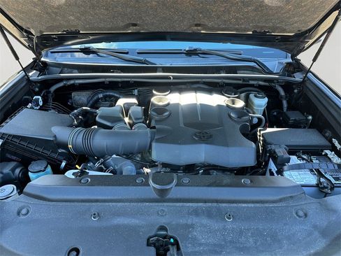 Used 2022 Toyota 4Runner SR5 Premium image 9