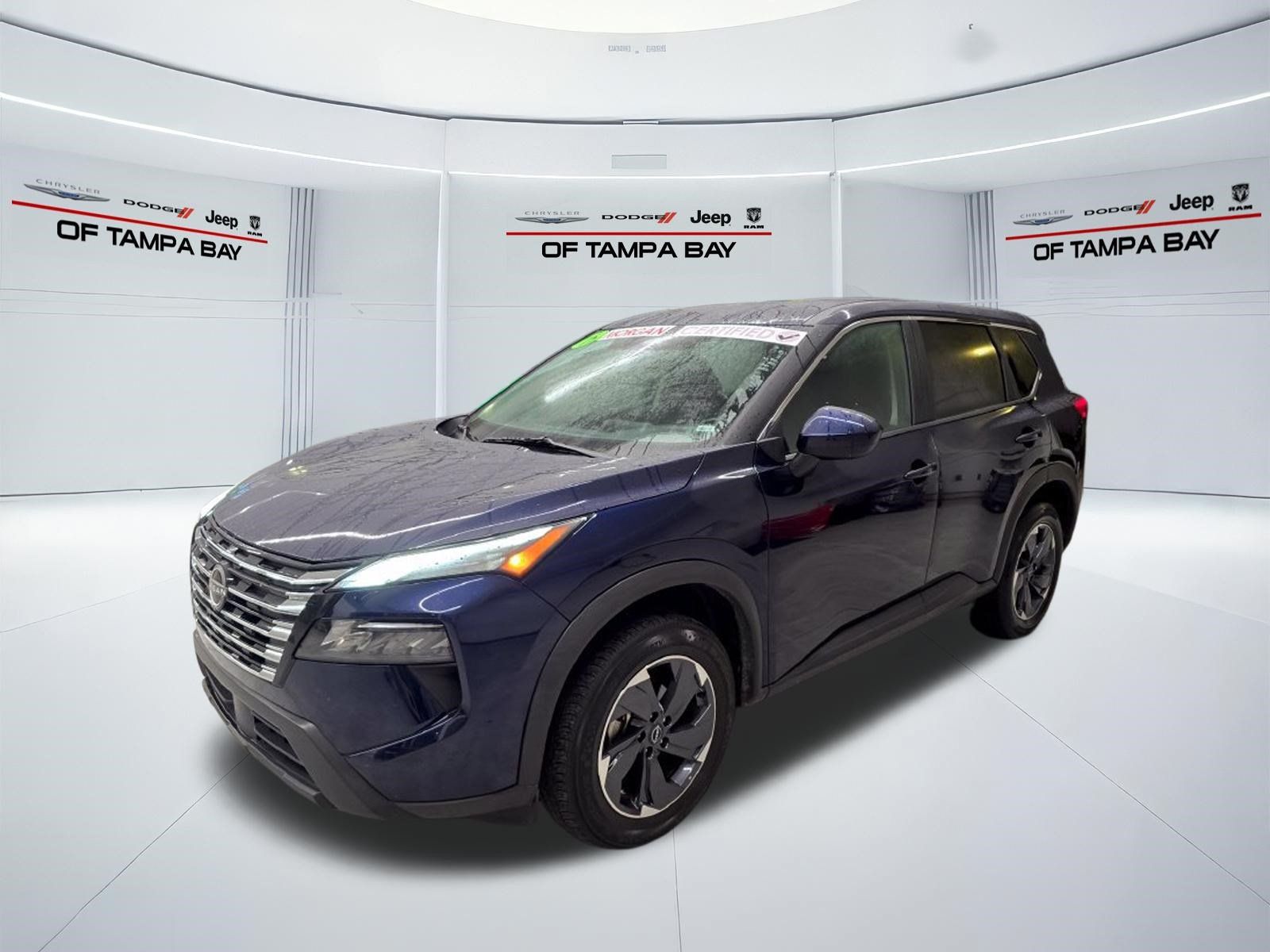 Used 2025 Nissan Rogue SV FWD image 2