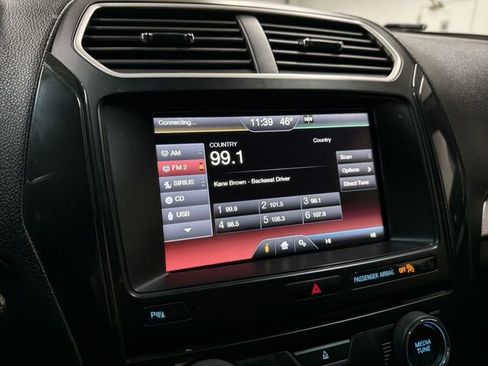 Used 2016 Ford Explorer XLT w/ Equipment Group 202A image 29