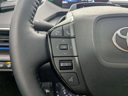 Used 2026 Toyota Prius Plug-In Hybrid FWD image 18