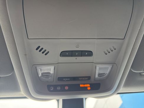 Used 2018 Chevrolet Equinox LT image 28