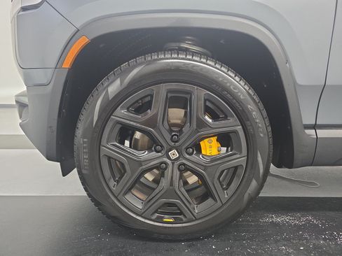 Used 2024 Rivian R1T Adventure AWD/4WD image 9