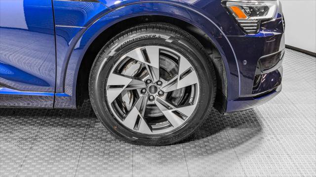 Used 2022 Audi e-tron Premium AWD/4WD image 33