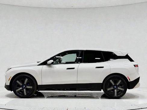 Used 2022 BMW iX xDrive50 w/ Premium Package image 7