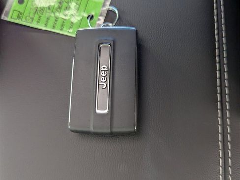 New 2025 Jeep Grand Cherokee Altitude image 28