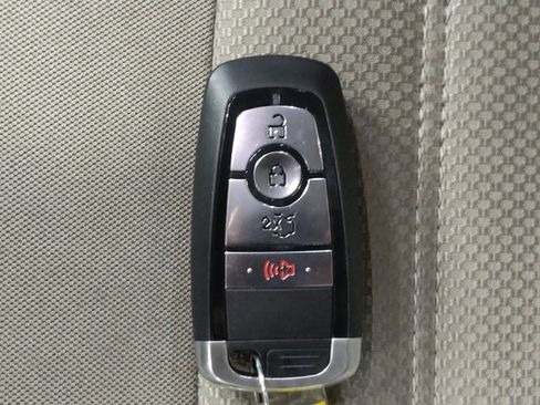 Used 2019 Ford Fusion SE image 32