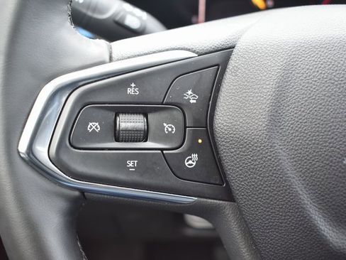 Used 2025 Chevrolet Trax LT w/ LT Convenience Package image 19