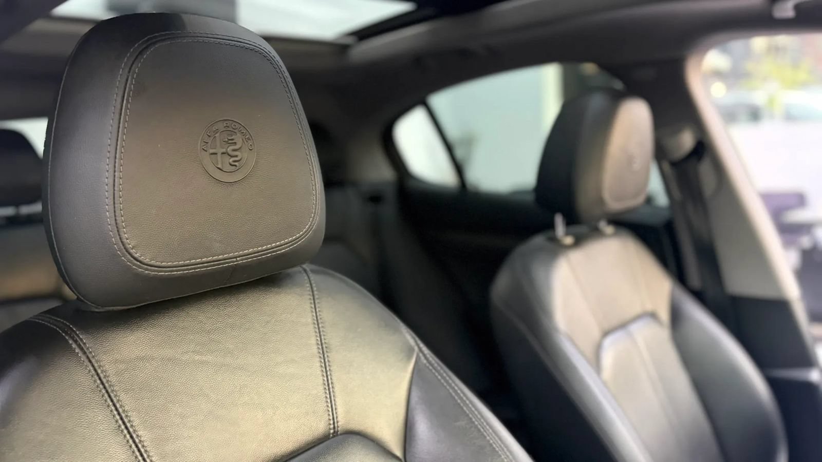 Used 2018 Alfa Romeo Stelvio Ti AWD/4WD image 17