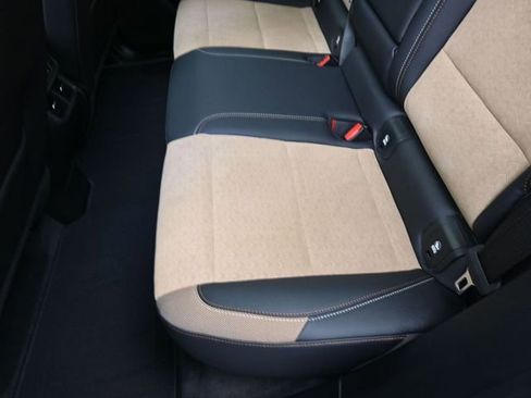 Used 2025 Chevrolet Equinox ACTIV w/ Safety and Technology Package image 21