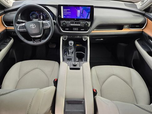 Used 2024 Toyota Grand Highlander AWD image 17
