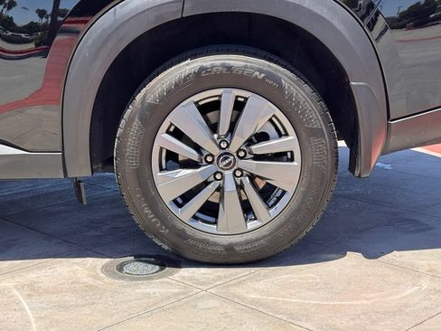 Certified 2025 Nissan Pathfinder SV FWD image 10