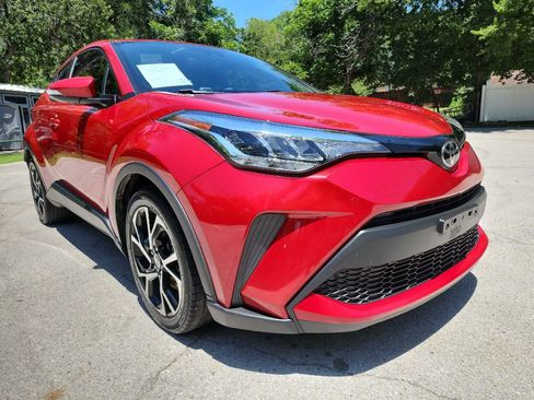 Used 2021 Toyota C-HR XLE FWD image 1