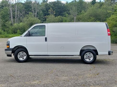Used 2025 GMC Savana 2500 w/ Driver Convenience Package RWD image 8