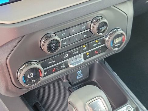 New 2025 Ford Bronco Outer Banks AWD/4WD image 16