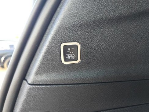 New 2027 Chrysler Pacifica Select AWD/4WD image 28