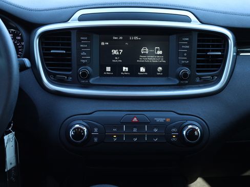 Used 2020 Kia Sorento LX image 8