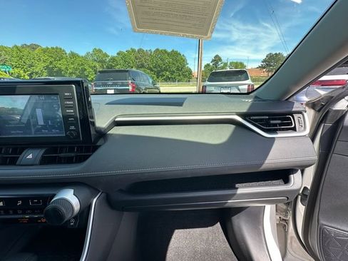 Used 2019 Toyota RAV4 LE w/ Carpet Mat Package AWD/4WD image 16