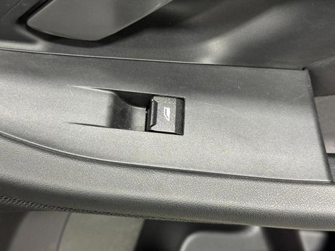 Used 2025 BMW i5 xDrive40 w/ Premium Package image 22