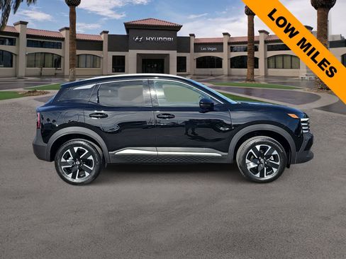 Used 2025 Nissan Kicks SR FWD image 9