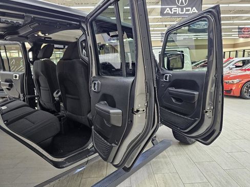 Used 2021 Jeep Gladiator Sport image 12