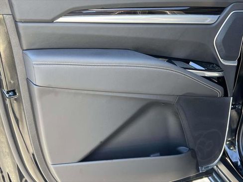 Used 2025 Cadillac Escalade ESV Premium Luxury image 14