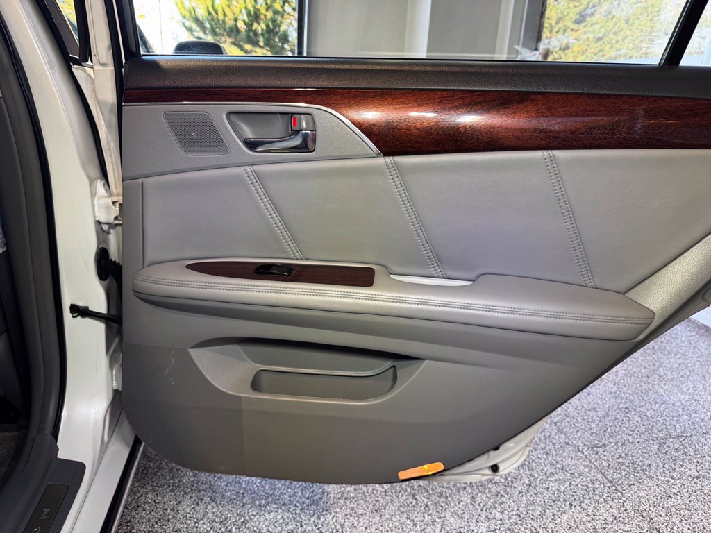 Used 2008 Toyota Avalon Limited FWD image 41