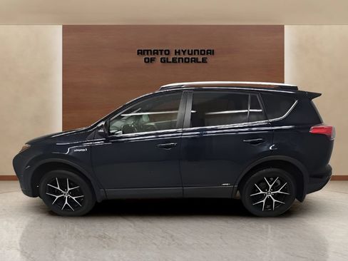 Used 2018 Toyota RAV4 SE AWD/4WD image 2