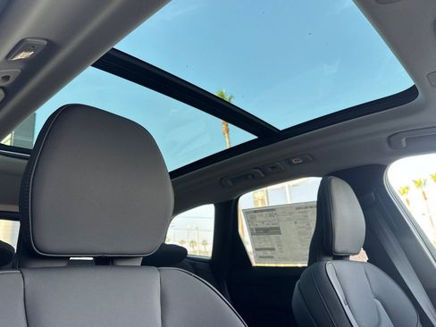 New 2026 Volvo XC60 B5 Core w/ Climate Package PRO AWD/4WD image 18