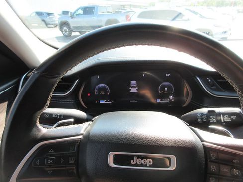 Used 2022 Jeep Grand Cherokee L Limited AWD/4WD image 32