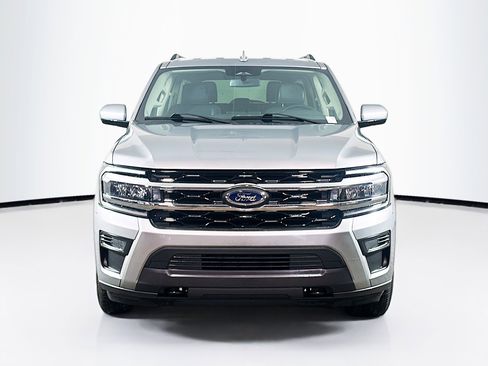 Used 2023 Ford Expedition Max XLT image 2