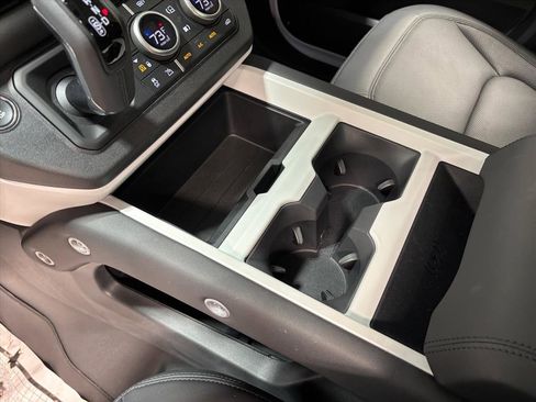 Used 2025 Land Rover Defender 110 S image 14